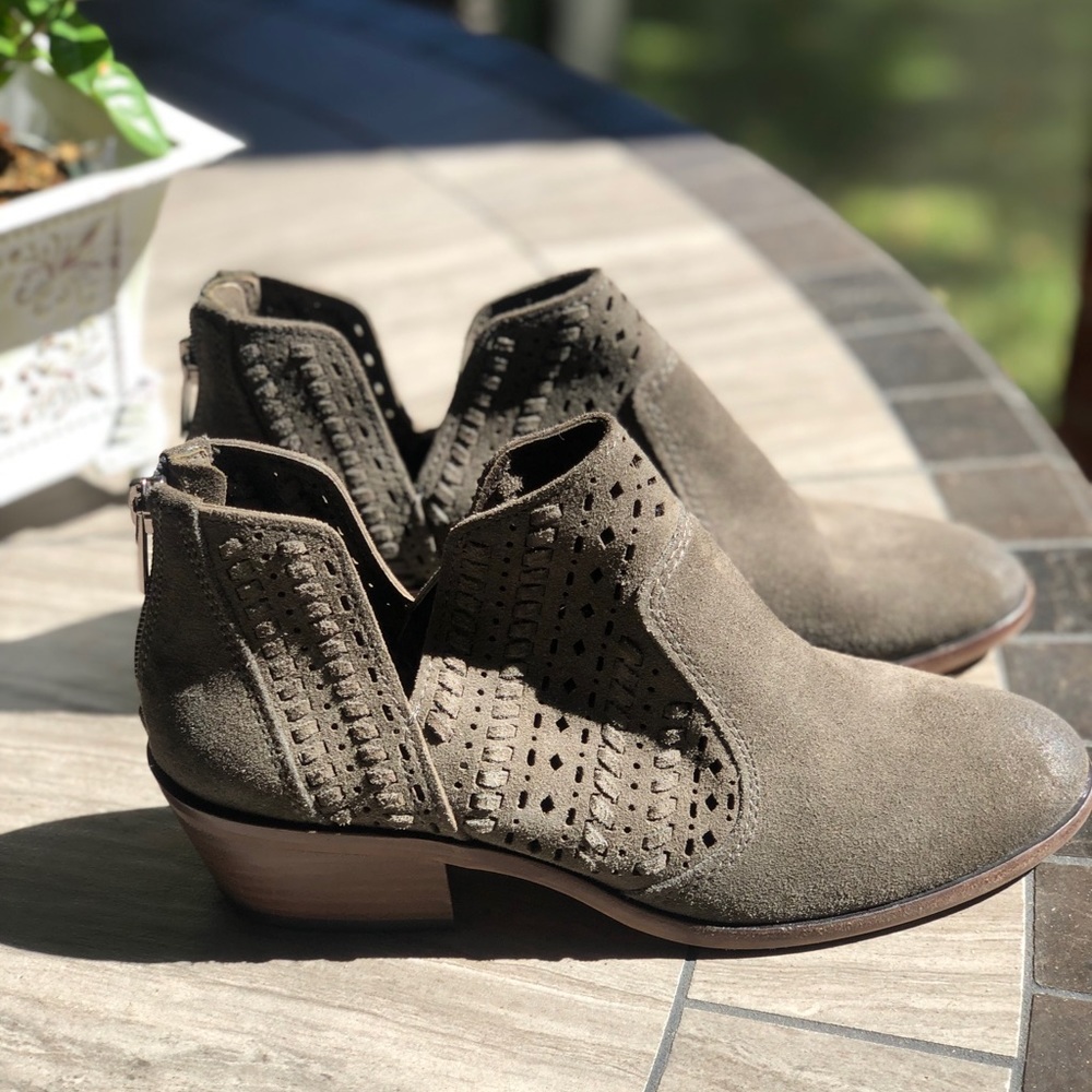 Vince Camuto Ankle Boots Size 7